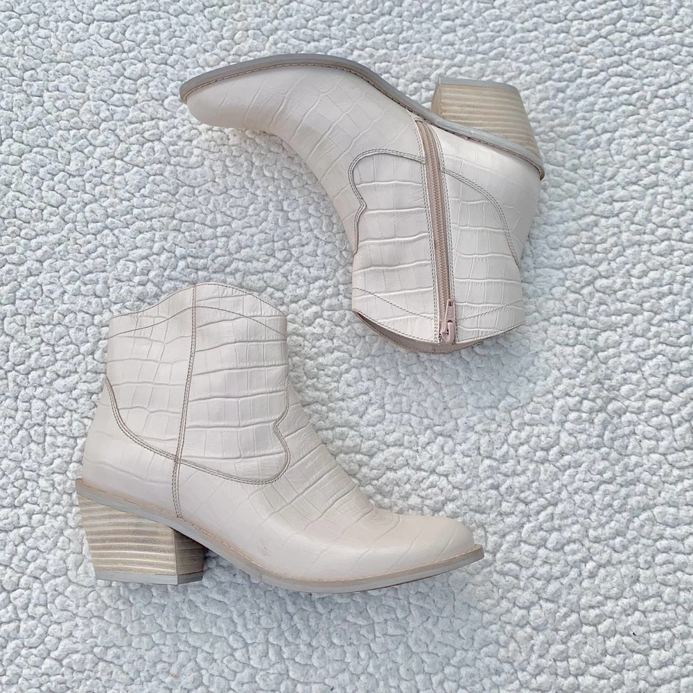Seychelles Cream Crocodile Print Leather Abord Booties NWT